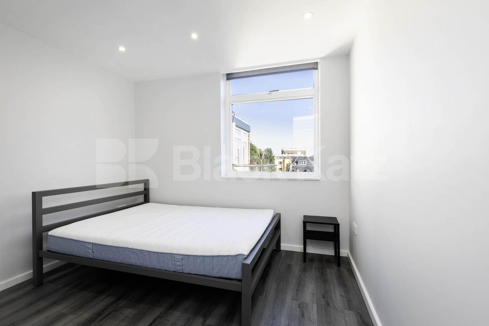 Modern Apartment The Oaks, Queens Park